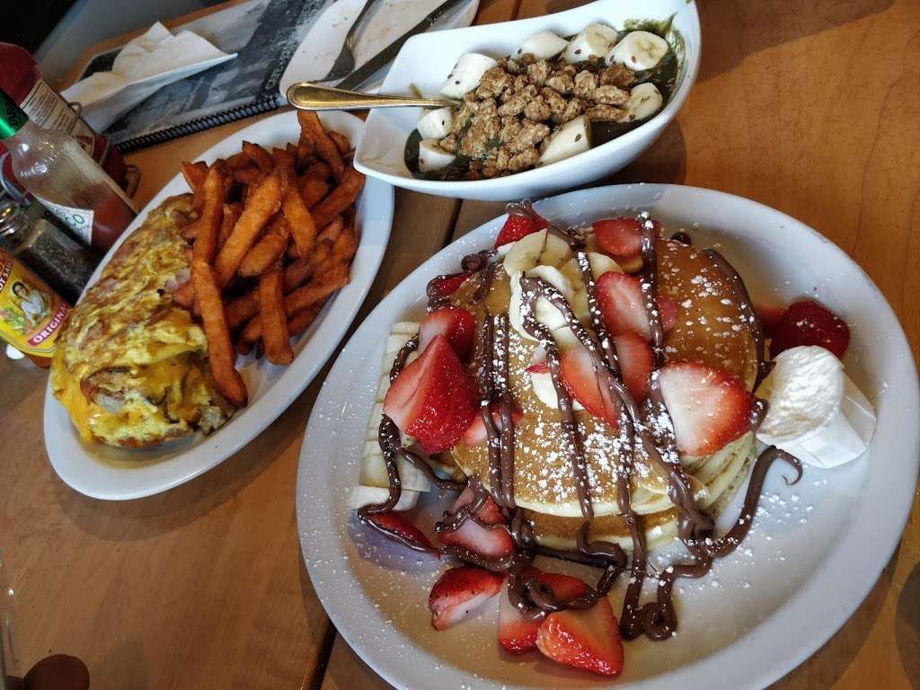 Brownstone Pancake Factory | 860 River Rd, Edgewater, NJ 07020, USA | Phone: (201) 945-4800