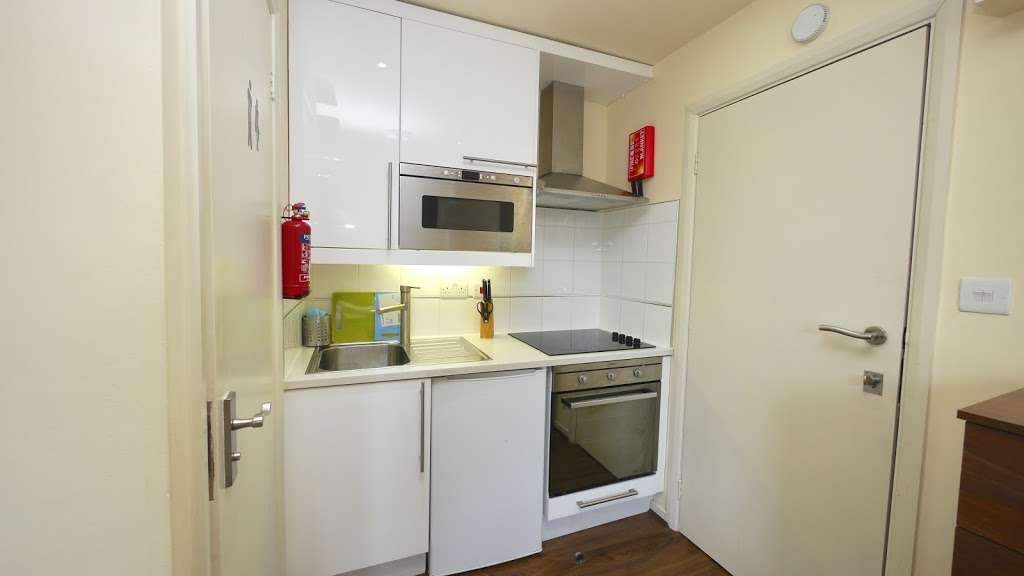 Budget Flats in Zone 2 | 216 Ashmore Rd, Queens Park, London W9 3DD, UK | Phone: 020 8459 6203