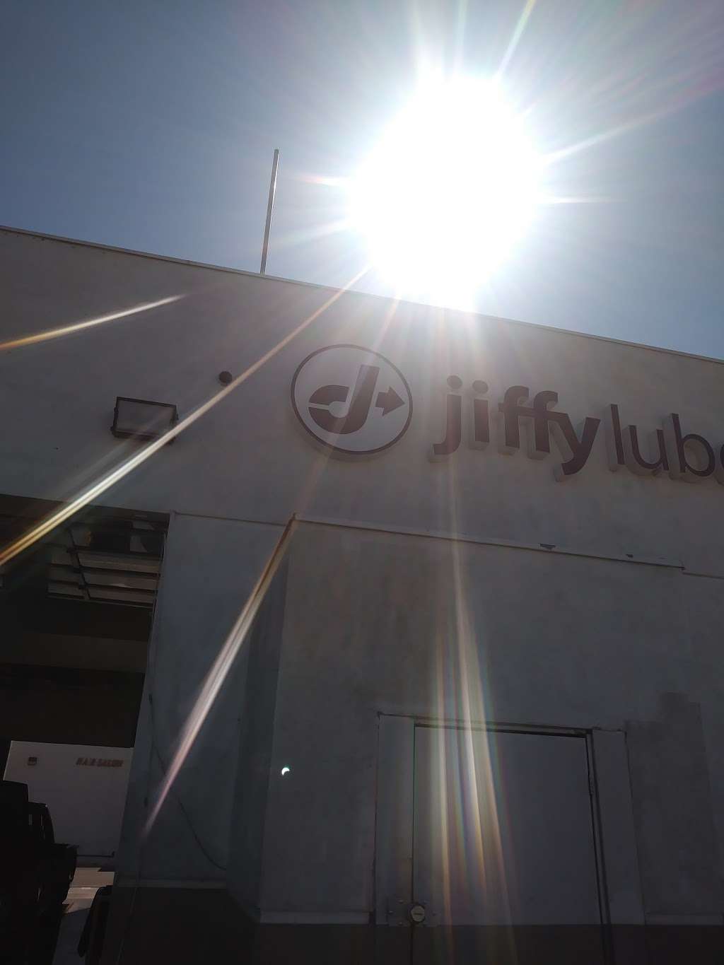 Jiffy Lube Oil Change Center | 15180 Bear Valley Rd, Victorville, CA 92392, USA | Phone: (760) 955-8790