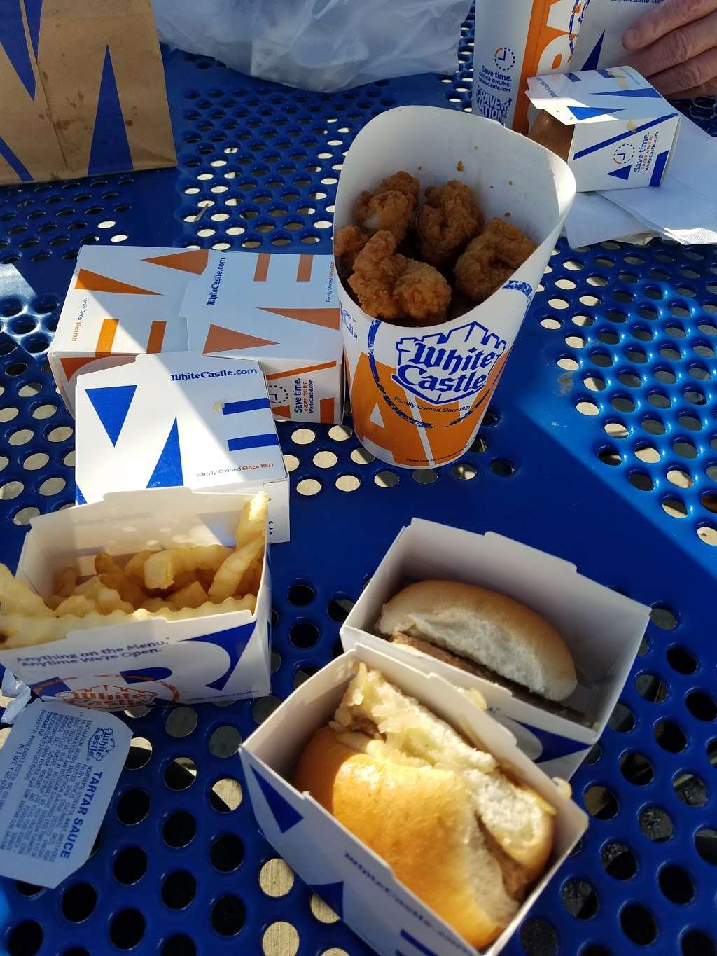 White Castle | 211 Roosevelt Rd, Maywood, IL 60153, USA | Phone: (708) 345-2621