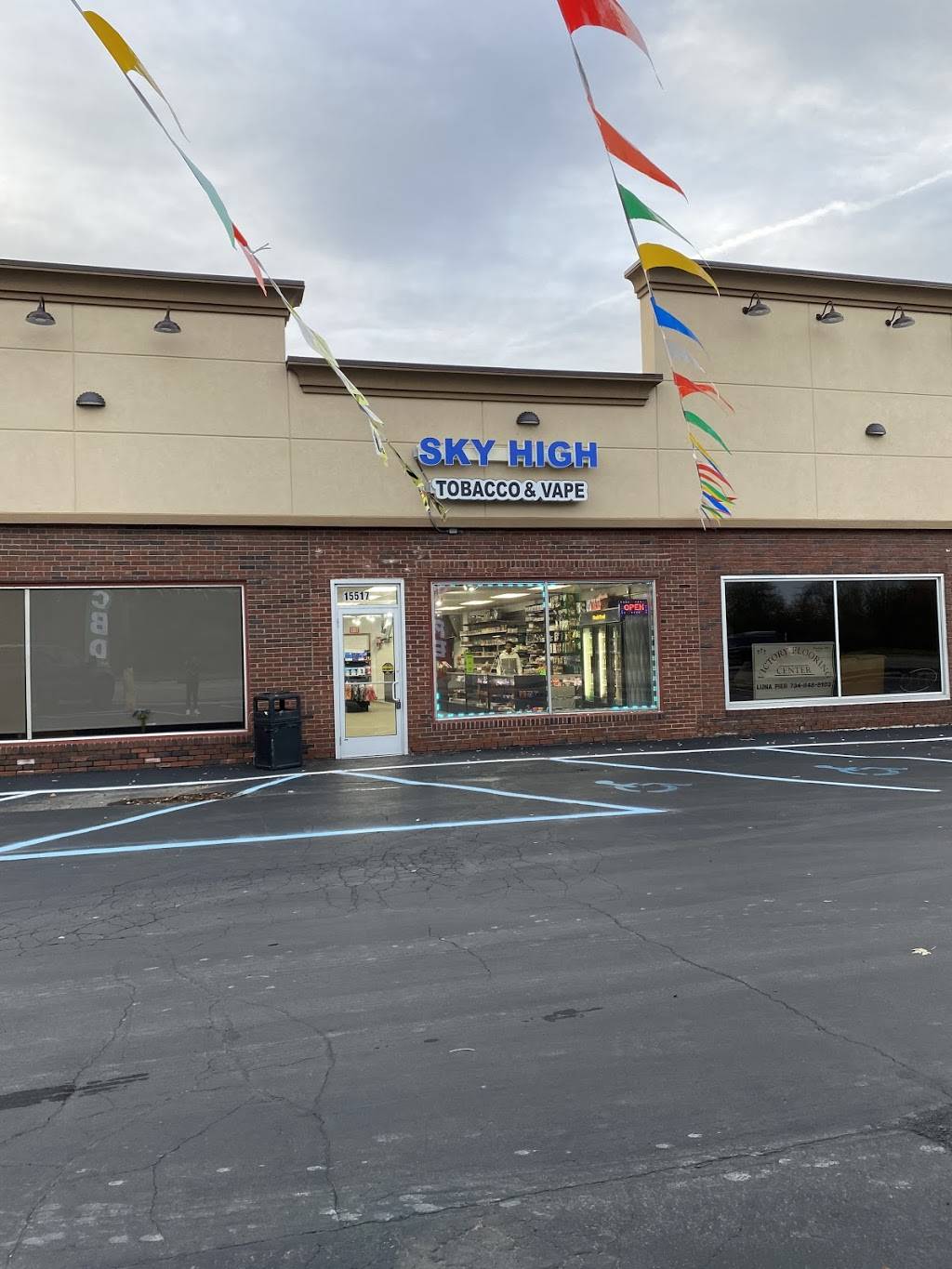 Sky high tobacoo & vape | 15517 S Dixie Hwy, Monroe, MI 48161, USA | Phone: (734) 639-2391