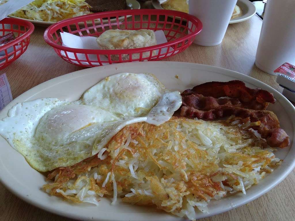 Dicks Cafe | 2207 N Main Ave, Newton, NC 28658, USA | Phone: (828) 464-7920