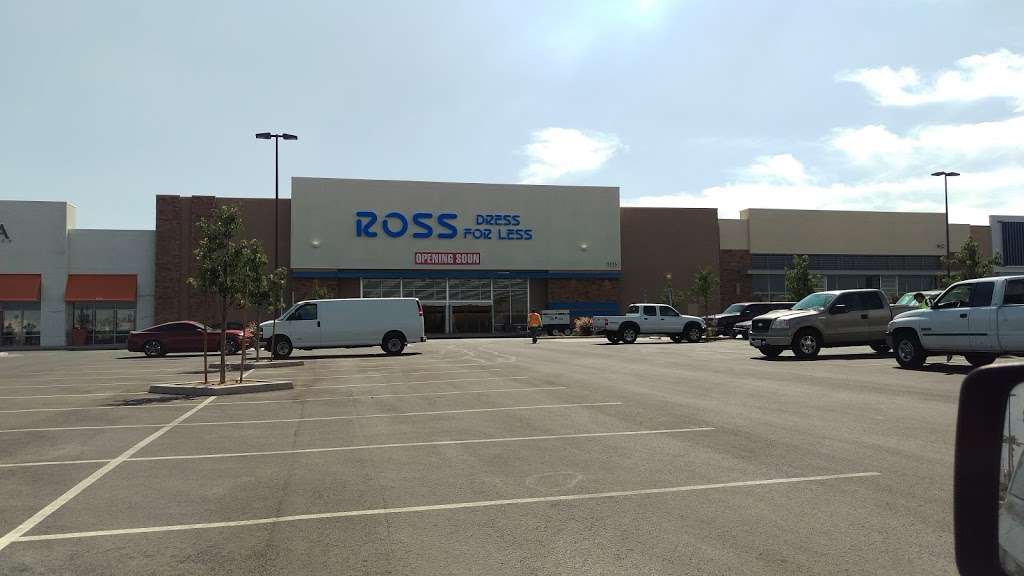 Ross Dress for Less | 1235 W Renaissance Pkwy, Rialto, CA 92376, USA | Phone: (909) 350-0201