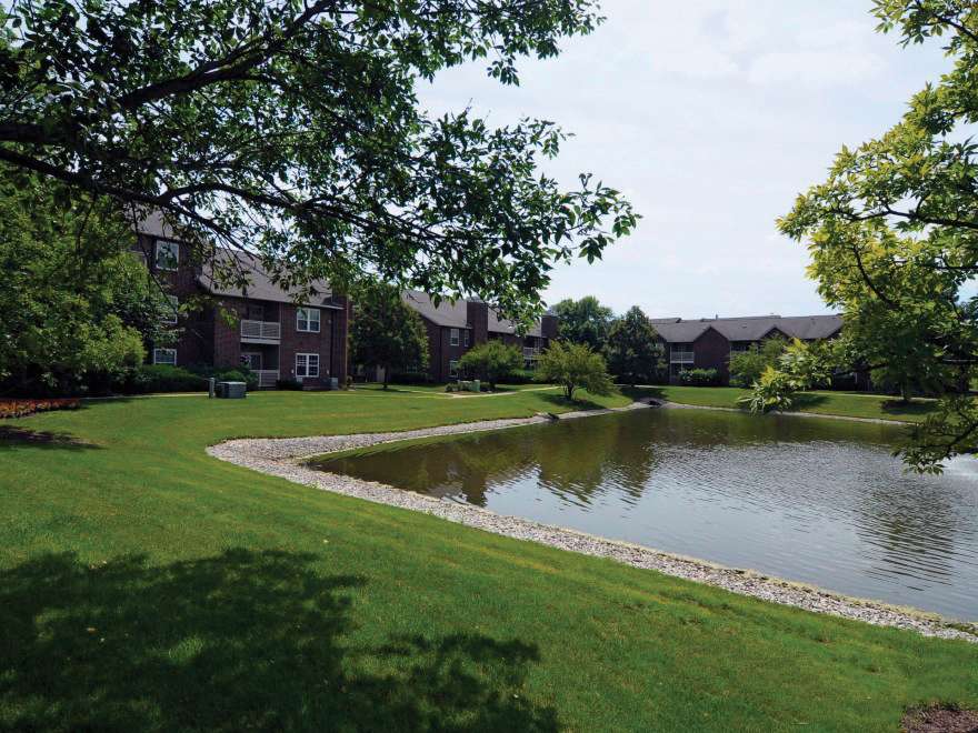 The Lakes of Schaumburg Apartments | 801 Belinder Ln, Schaumburg, IL 60173, USA | Phone: (847) 201-4714