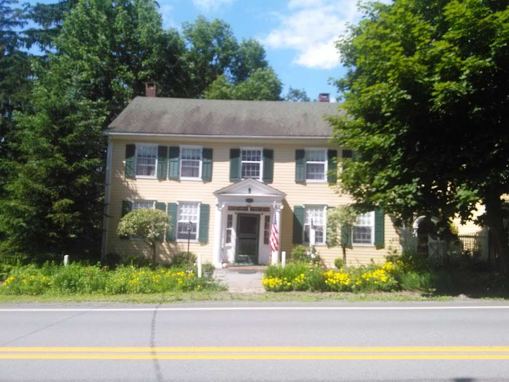 E. Kellogg Bed & Breakfast | 403 Wayne St, Honesdale, PA 18431, USA | Phone: (570) 253-5368