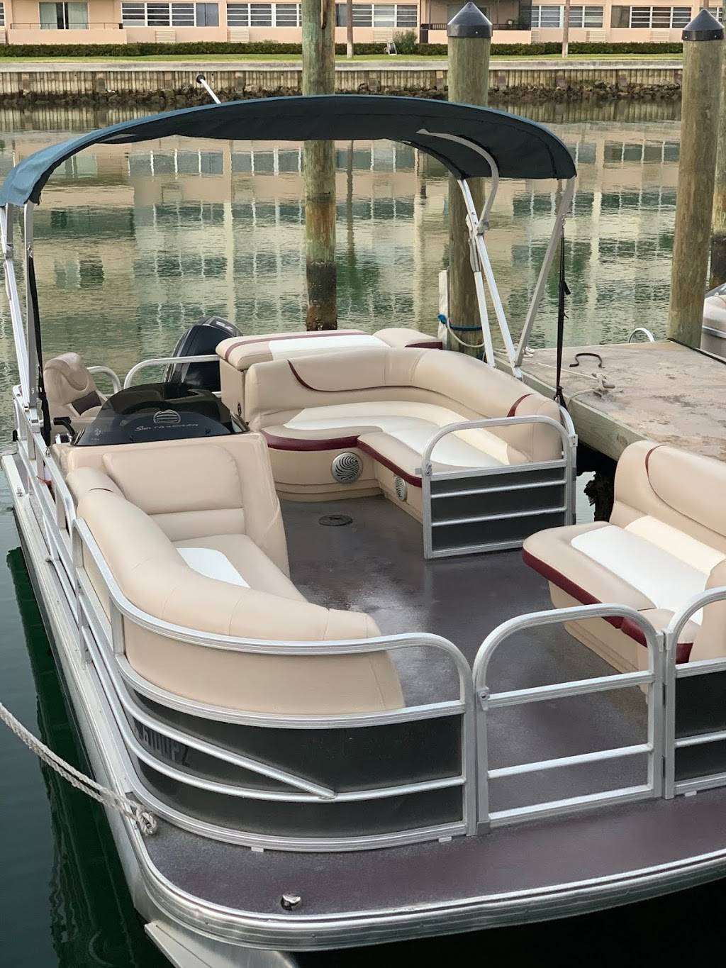 Sundown Boat Rentals | 2890 NE 187th St, Aventura, FL 33180, USA | Phone: (954) 895-2442