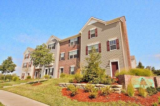 Parkway Oaks Townhomes and Duplexes | 2200 NW 56th Terrace, Kansas City, MO 64151 | Phone: (816) 844-6681