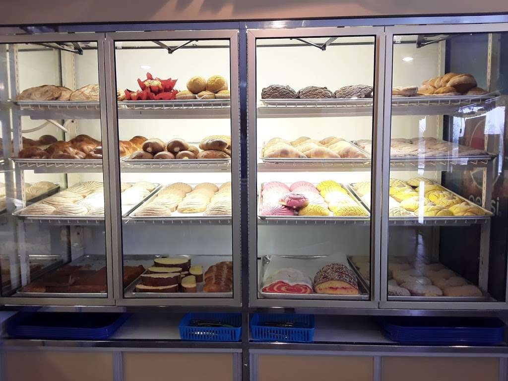 Panaderia El Bizcocho | 11601 E Montview Blvd, Aurora, CO 80010 | Phone: (720) 389-5018