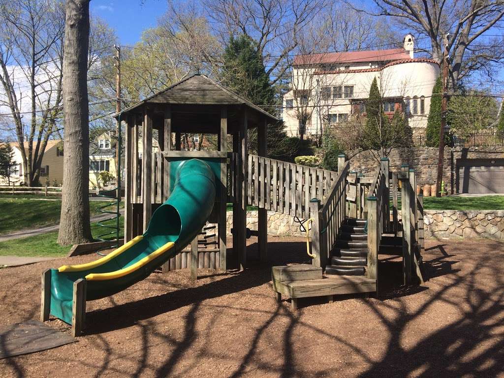 Pine Brook Park | Palmer Ave & Pine Brook Dr, Larchmont, NY 10538, USA