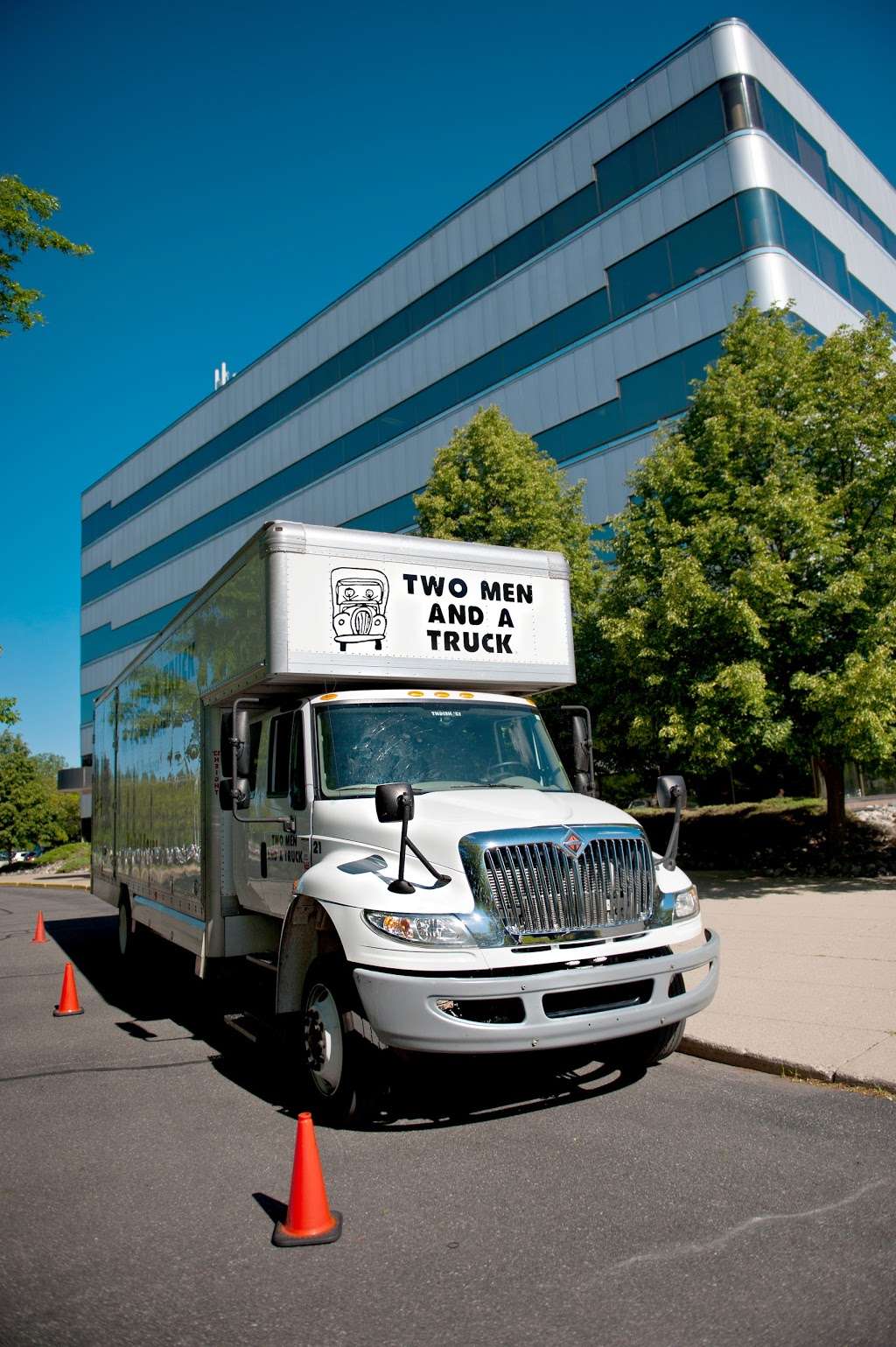 Two Men and a Truck | 5910 Farrington Ave, Alexandria, VA 22304, USA | Phone: (703) 639-0553