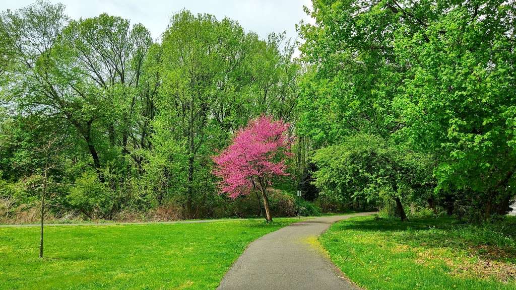 Rahway River Parkway - Mohawk Section | Mohawk Dr, Cranford, NJ 07016, USA