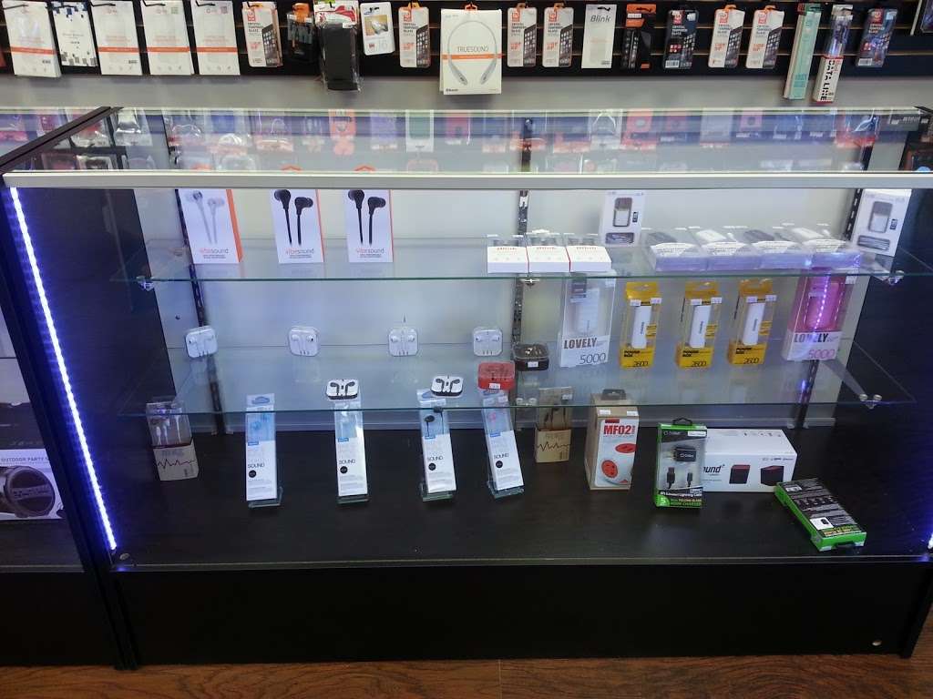 Boost Mobile | 824 Elmhurst Rd, Des Plaines, IL 60016 | Phone: (847) 621-2666