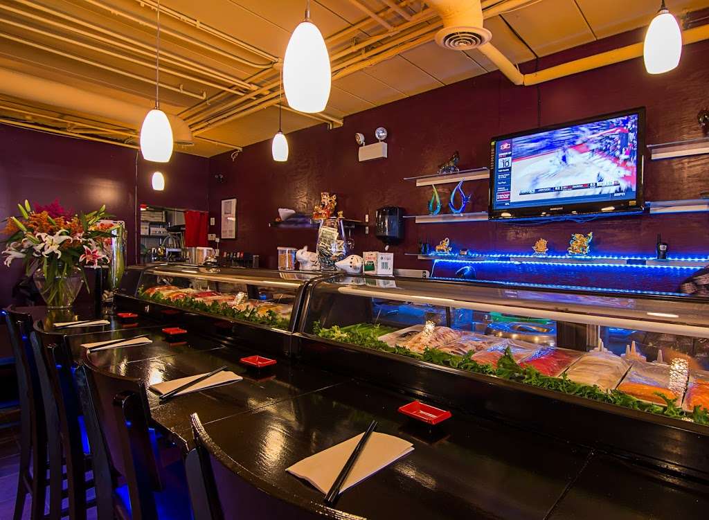 Volcano Sushi Cafe | 1062 W Taylor St, Chicago, IL 60607, USA | Phone: (312) 733-8933