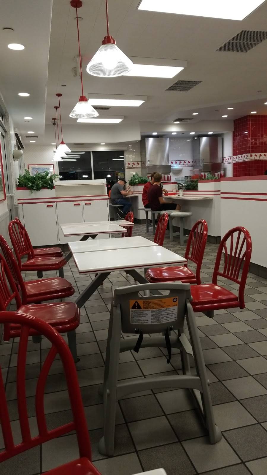 In-N-Out Burger | 21001 N Tatum Blvd, Phoenix, AZ 85050, USA | Phone: (800) 786-1000