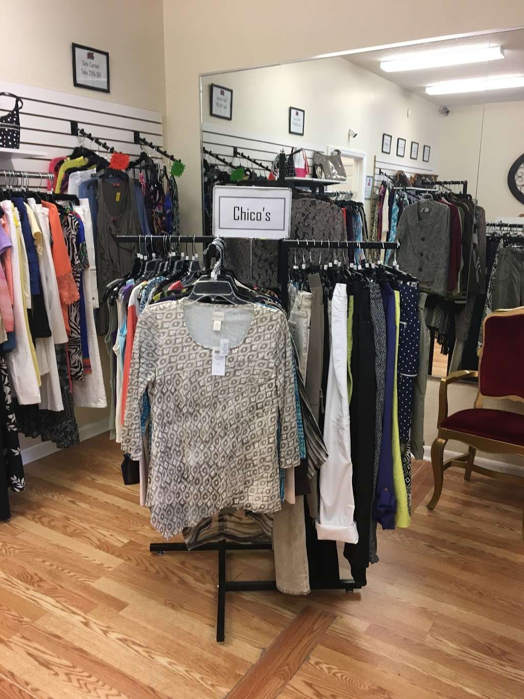 Just Stunning Consignment Boutique | 6935 S Carter Rd Suite 6/7, Lakeland, FL 33813, USA | Phone: (863) 583-4112