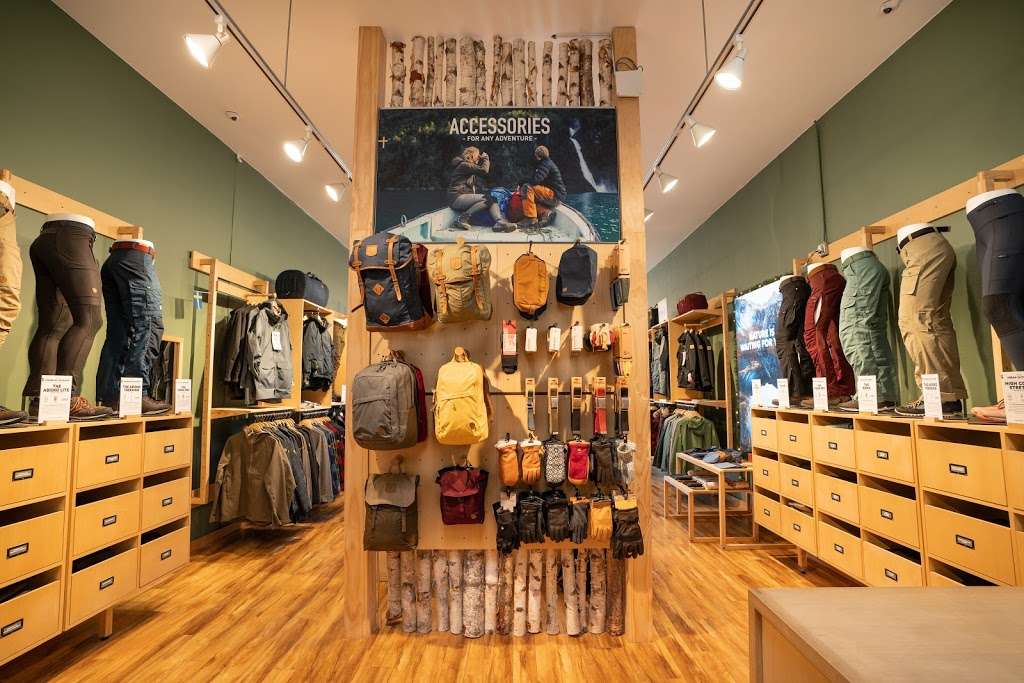 Fjällräven La Brea | 151 South La Brea Ave, Los Angeles, CA 90036, USA | Phone: (323) 746-7807