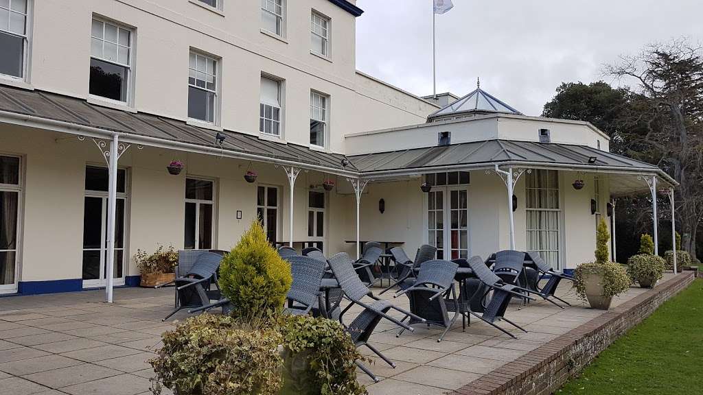 Stifford Hall Hotel, Thurrock | High Rd, North Stifford, Grays RM16 5UE, UK | Phone: 01708 719988