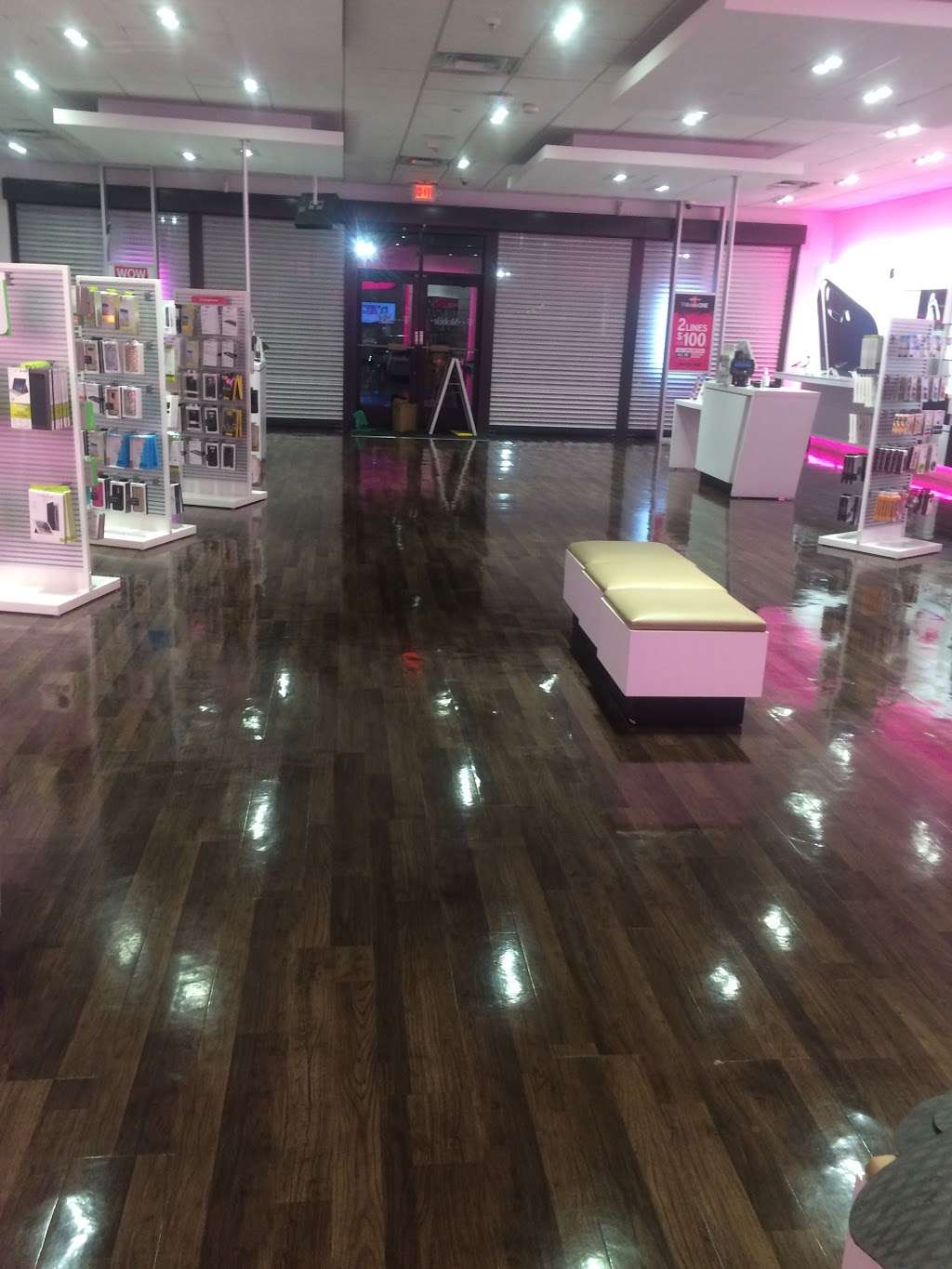 T-Mobile | 6751 Abrams Rd #132, Dallas, TX 75231, USA | Phone: (214) 503-8972