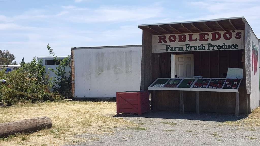 Robledos Farm Fresh Produce | 4300-, 4600 Russell Rd, Fairfield, CA 94534, USA