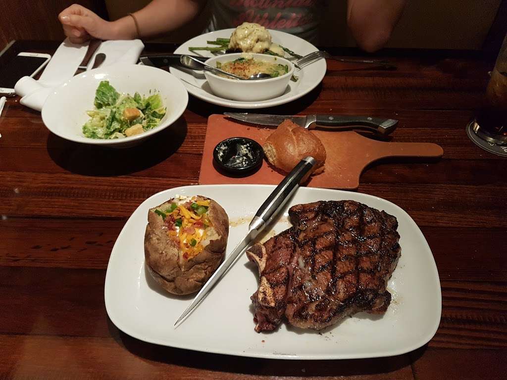 LongHorn Steakhouse | 8150 W Irlo Bronson Memorial Hwy, Kissimmee, FL 34747, USA | Phone: (407) 390-1084