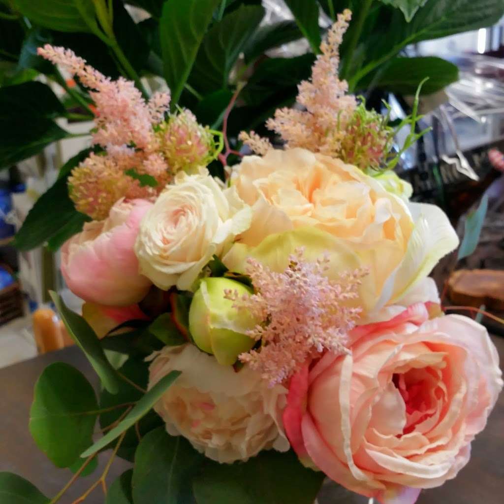 Albertine Florals | 751 North Carolina 16 J, Denver, NC 28037, USA | Phone: (704) 489-6202