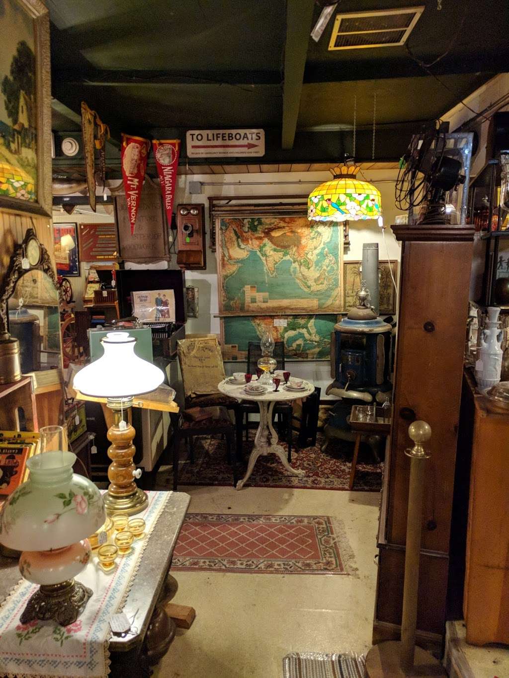 Backroads Antiques | 3424 PA-715, Henryville, PA 18332, USA | Phone: (570) 872-9990