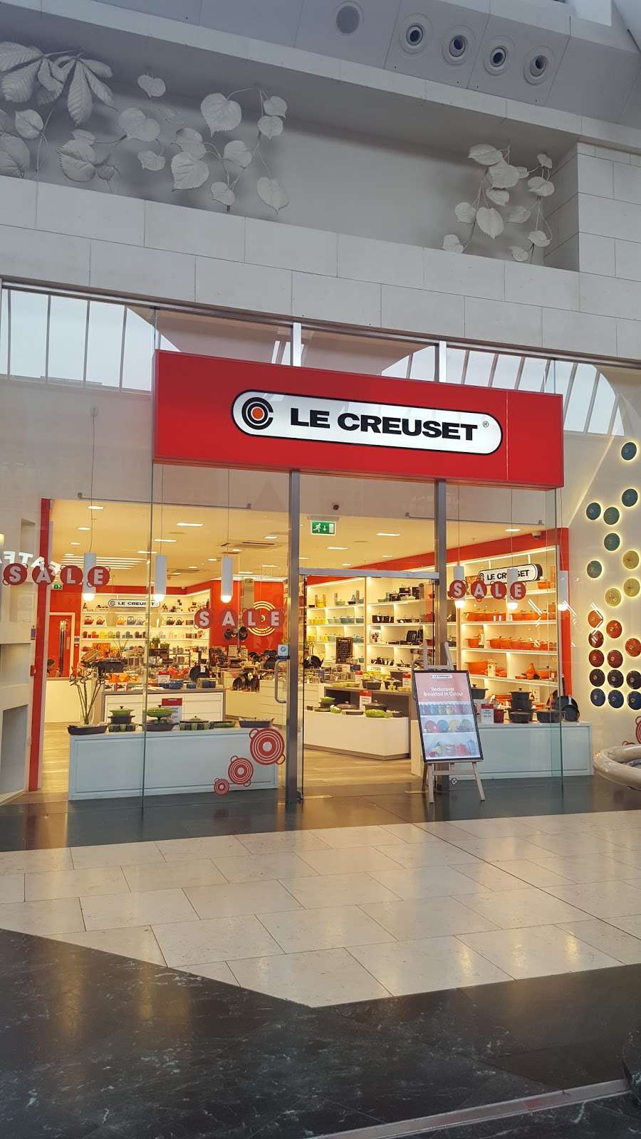 Le Creuset (UK) Ltd - Bluewater | Unit 012 Upper Rose Gallery Bluewater Shopping Centre, Dartford, Greenhithe DA9 9ST, UK | Phone: 01322 381997