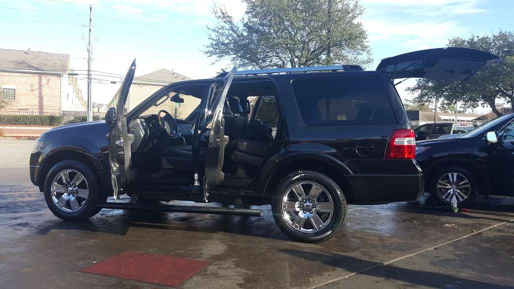 Mister Car Wash | 640 W Crosstimbers St, Houston, TX 77018, USA | Phone: (713) 691-4636