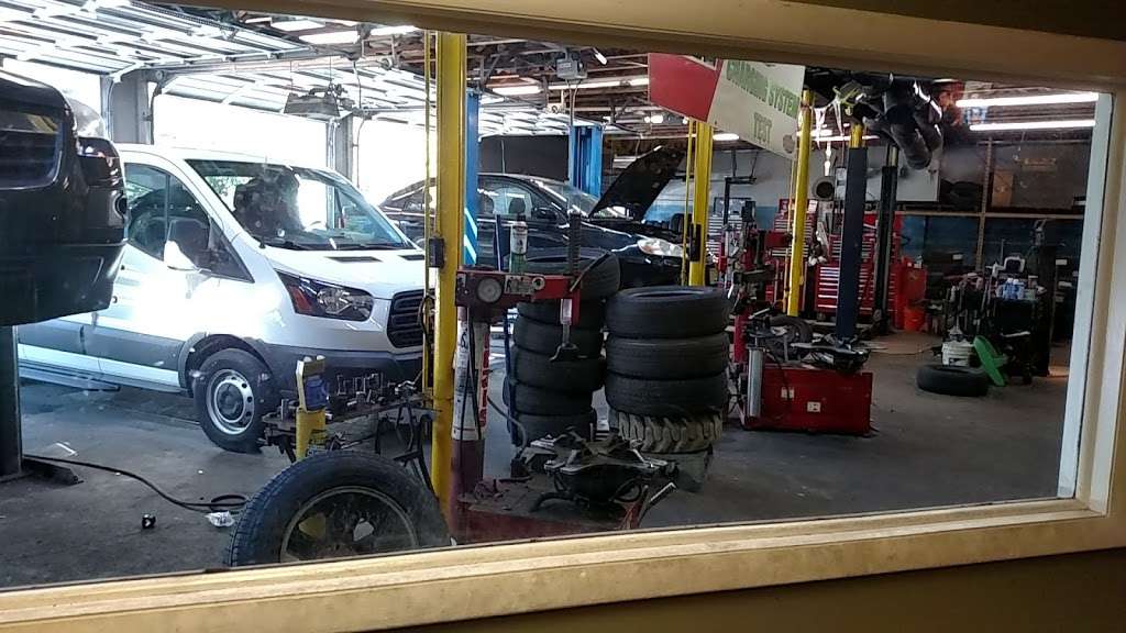 American Discount Tire & Service Center | 241 NJ-168, Turnersville, NJ 08012, USA | Phone: (856) 228-1100