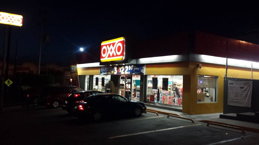 OXXO | Calle Del Ahuehuete, Urbiquinta Del Cedro, Baja California, B.C., Mexico | Phone: 800 288 6996