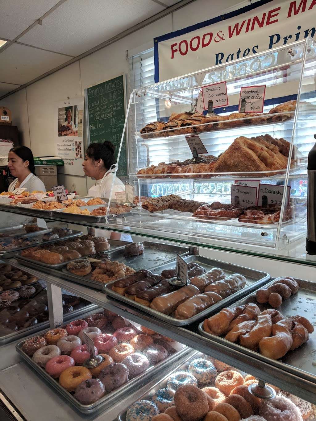 Primos Donuts | 2918 Sawtelle Blvd, Los Angeles, CA 90064, USA | Phone: (310) 478-6930