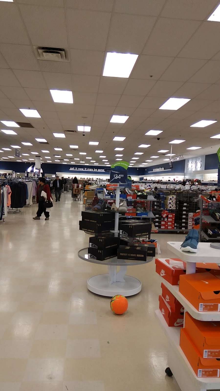 Marshalls & HomeGoods | 400 Mill Creek Dr, Secaucus, NJ 07094, USA | Phone: (201) 864-4832