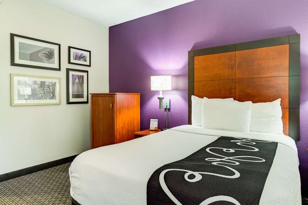 La Quinta Inn & Suites by Wyndham Miami Airport East | 3501 NW 42nd Ave, Miami, FL 33142, USA | Phone: (305) 871-1777