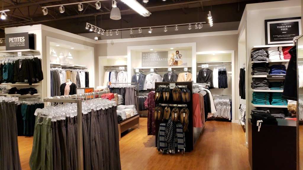 Banana Republic | 1 Outlet Blvd, Wrentham, MA 02093, USA | Phone: (508) 384-5320