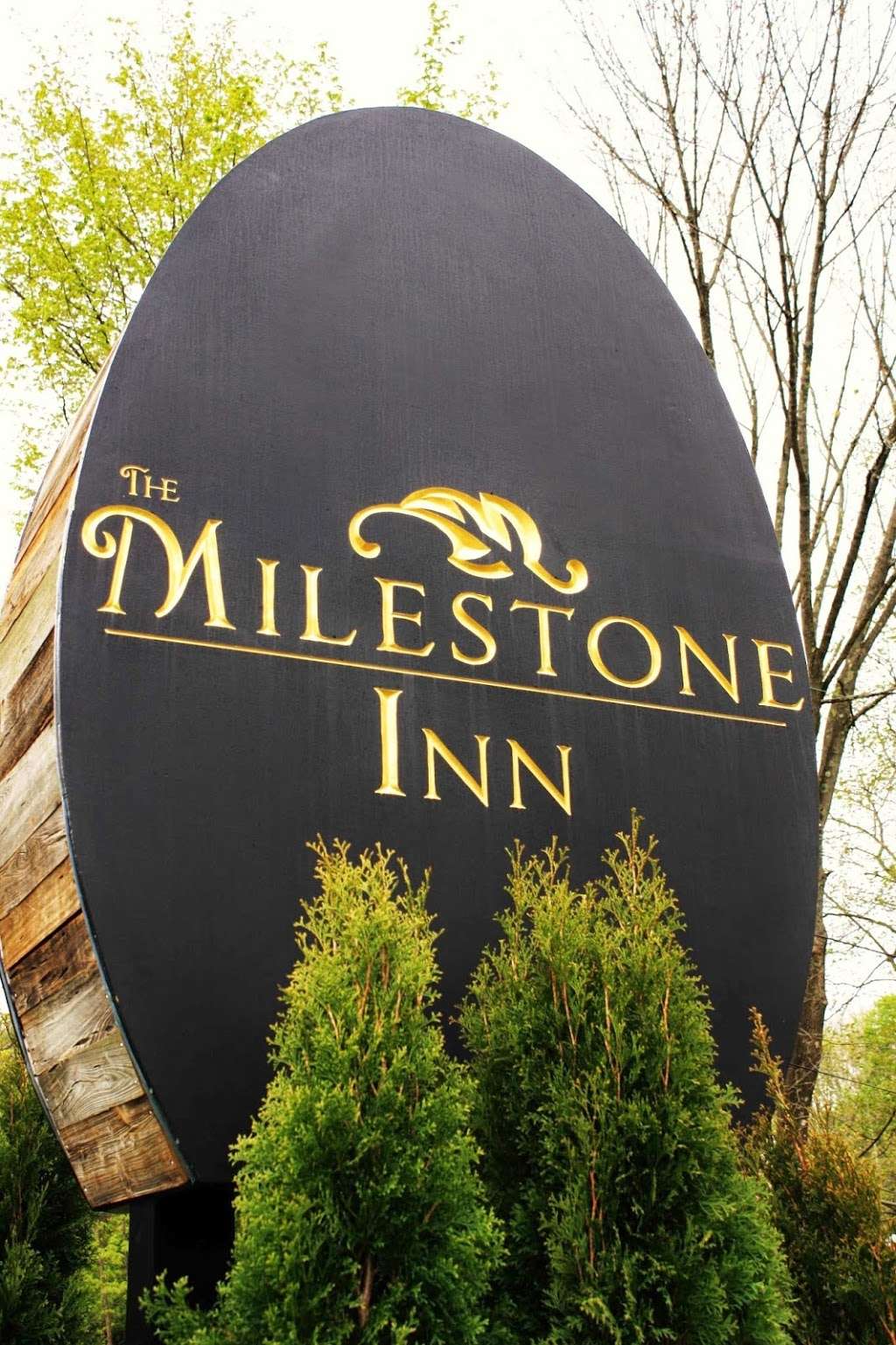 The Milestone Inn | 146 S Pomperaug Ave, Woodbury, CT 06798, USA | Phone: (203) 405-6261