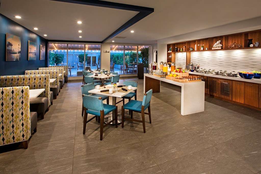 Port South Bar & Grill | 4000 S Ocean Dr, Hollywood, FL 33019, USA | Phone: (954) 367-1115