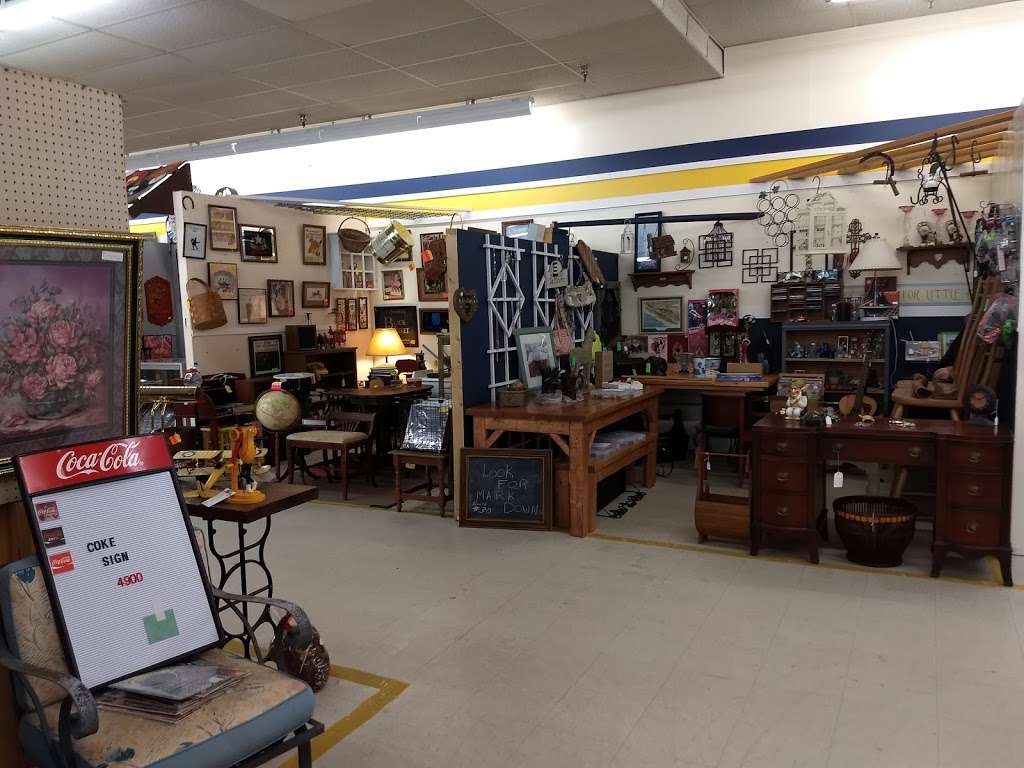 Lake Norman Antique Mall | 467 E Plaza Dr, Mooresville, NC 28115, USA | Phone: (704) 799-8767