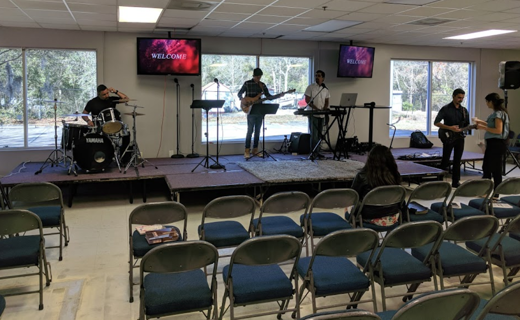 Una Iglesia | 2405 E Graves Ave, Orange City, FL 32763, USA