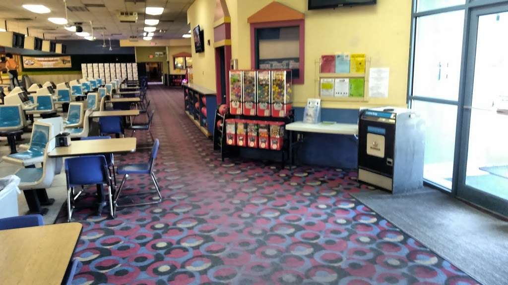 Knob Hill Country Lanes | 363 NJ-33, Manalapan Township, NJ 07726, USA | Phone: (732) 446-6001