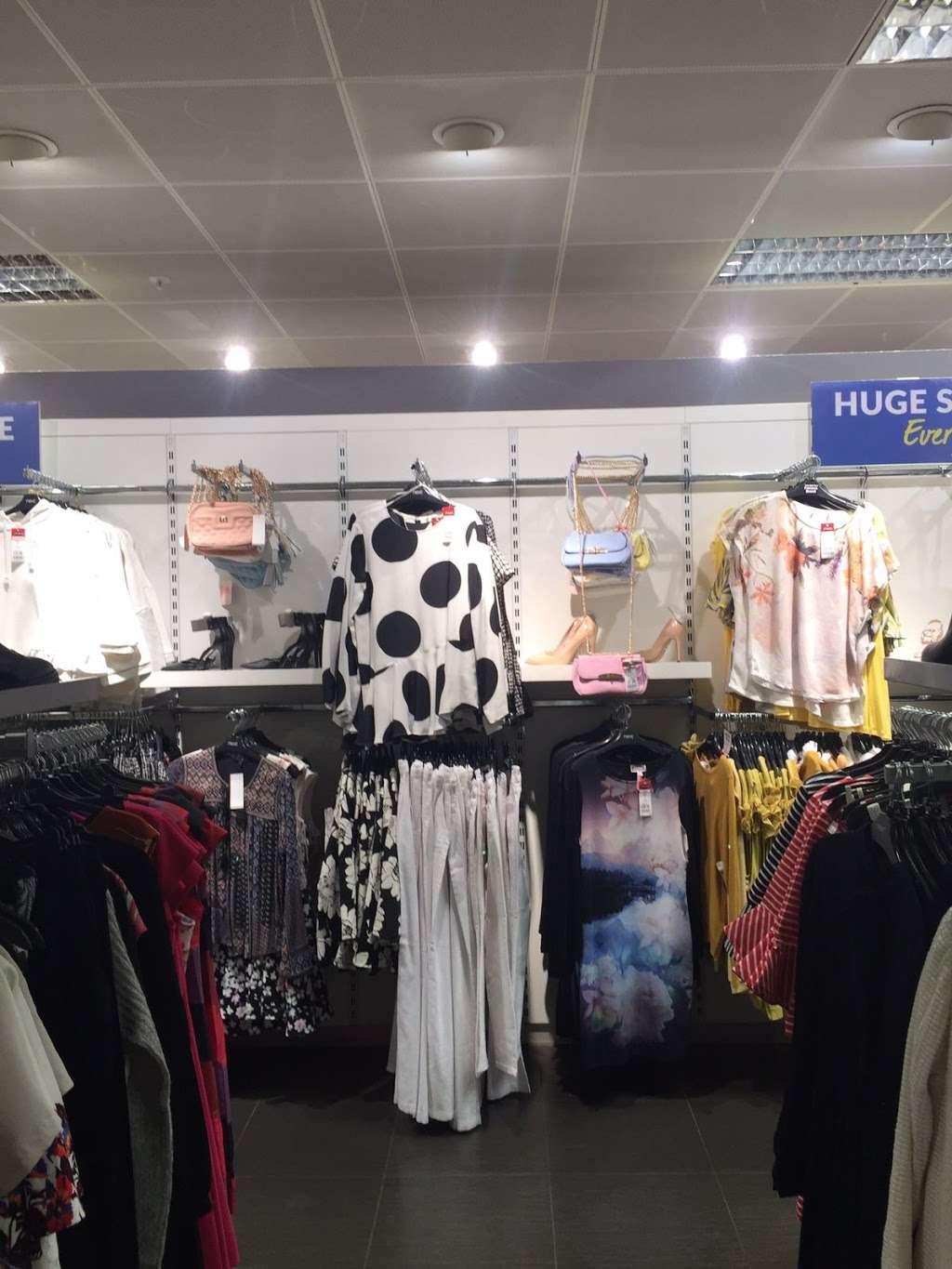 Choice Fashion, Home & Sofa Outlet Hatfield | Comet Way, Hatfield AL10 0XR, UK | Phone: 01707 502054