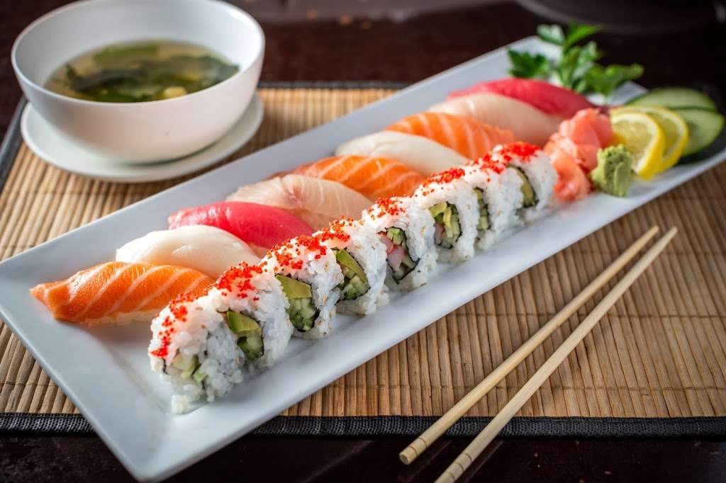 Hello Sushi | 1553 W Devon Ave, Chicago, IL 60660, USA | Phone: (773) 942-6734