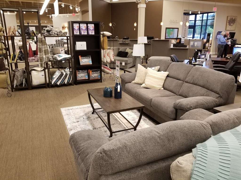 Ashley HomeStore | 905 Perimeter Dr, Schaumburg, IL 60173 | Phone: (847) 240-5910