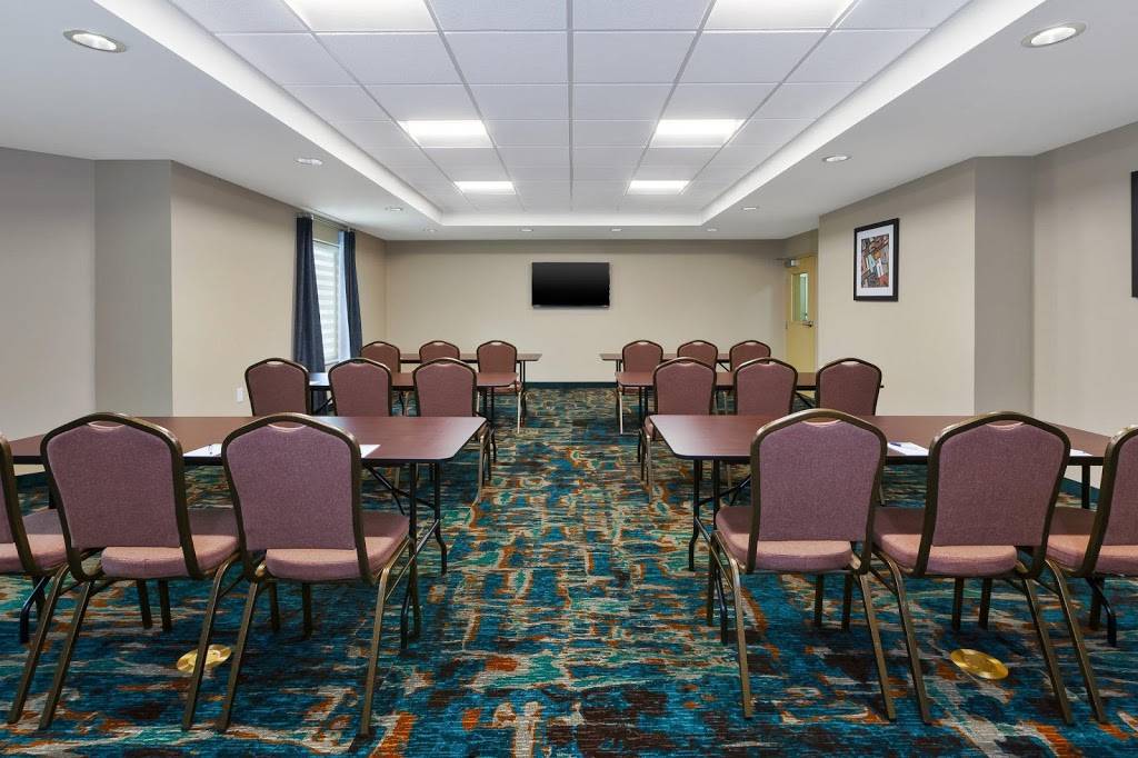 Candlewood Suites Louisville - NE Downtown Area | 1039 Zorn Ave, Louisville, KY 40207 | Phone: (502) 953-6153