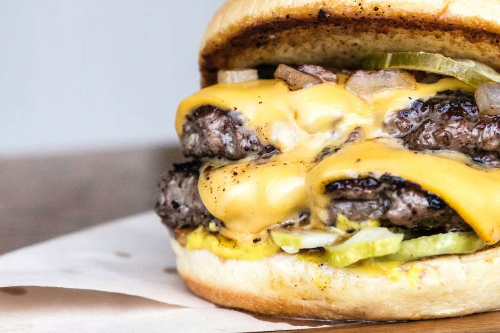 M Burger | 835 N Michigan Ave, Chicago, IL 60611 | Phone: (312) 867-1549