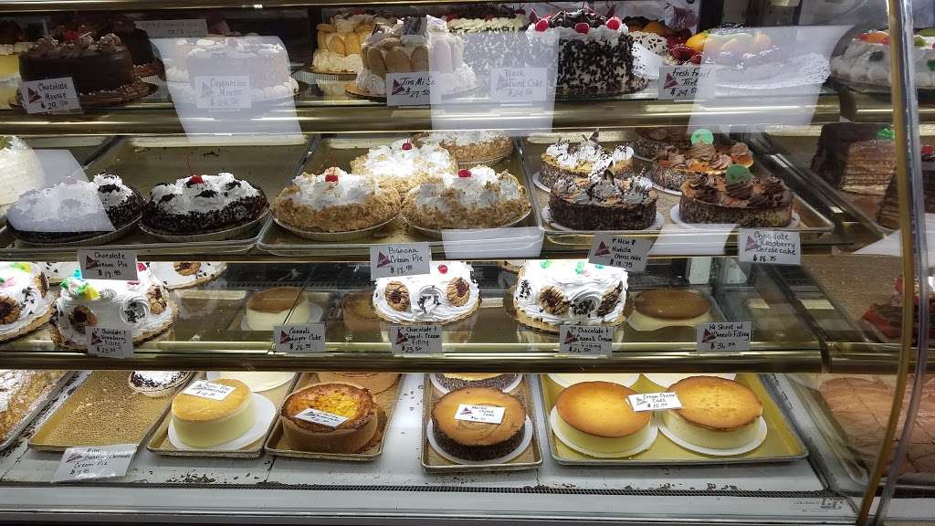 Alfonsos Pastry Shoppe | 4366 Amboy Rd, Staten Island, NY 10312, USA | Phone: (718) 984-8011