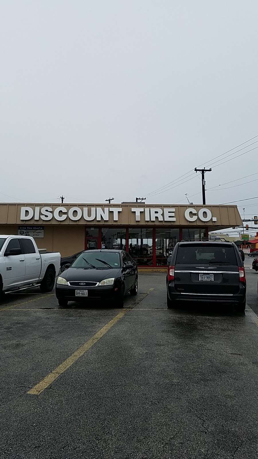 Discount Tire | 1498 Hillcrest Dr, San Antonio, TX 78228, USA | Phone: (210) 431-9617