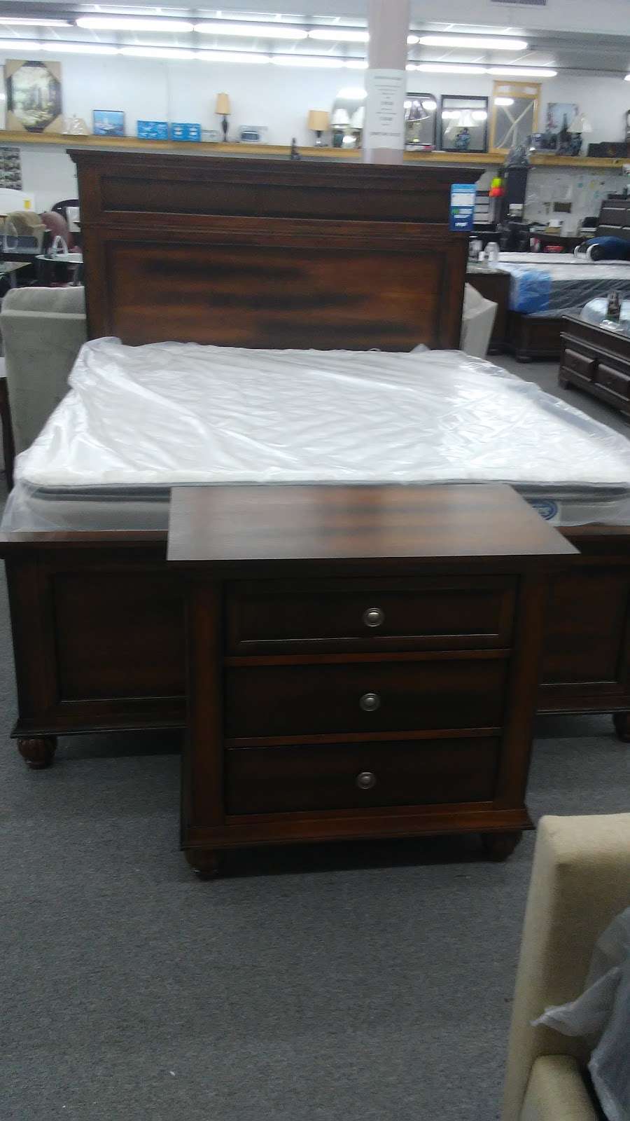 Signature Furniture Outlet Str | 3214 Falls Dr, Dallas, TX 75211, USA | Phone: (214) 330-8066