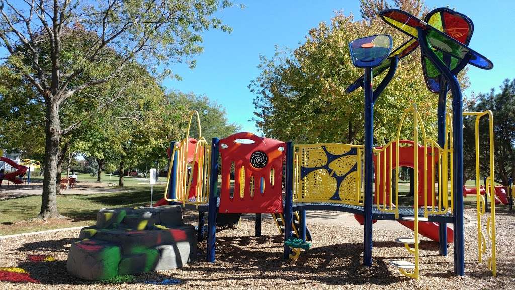 Cynthia T. Peterson Park | 200 W Hawthorn Pkwy, Vernon Hills, IL 60061, USA | Phone: (847) 996-6800