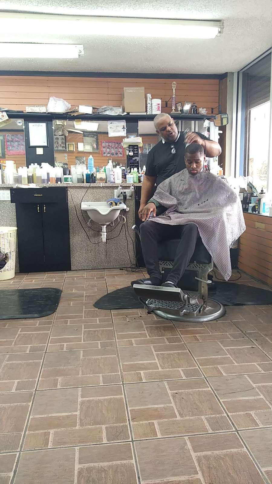 Esquire Barber Shop & Clothing | 1487 NW 54th St, Miami, FL 33142, USA | Phone: (305) 693-1363