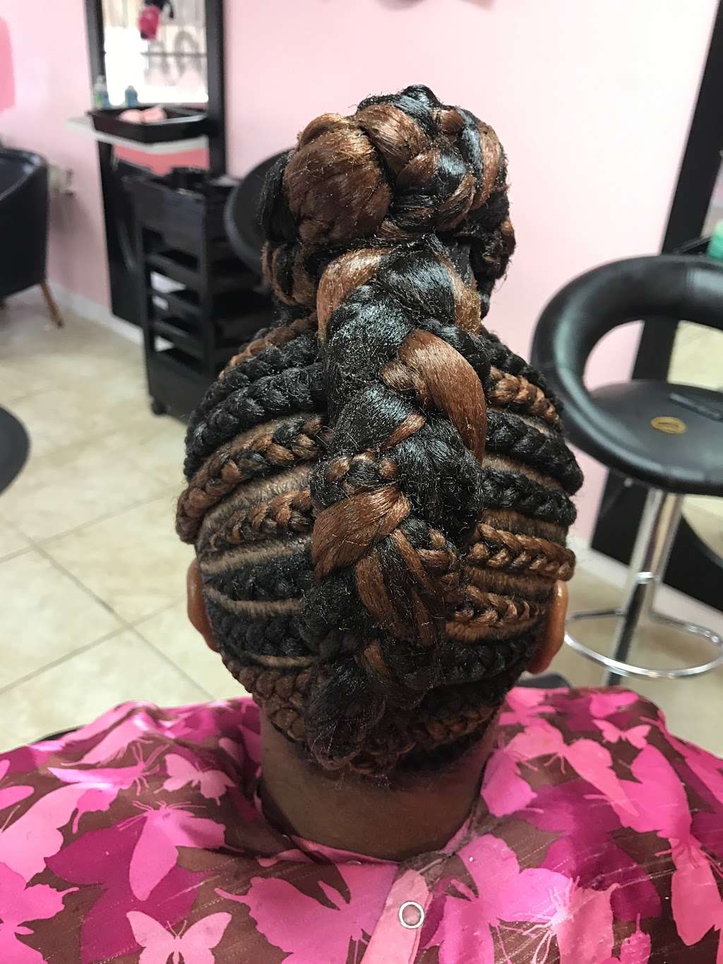 Maggies African Hair Braiding | 2415 W 63rd St, Chicago, IL 60629, USA | Phone: (773) 863-9010